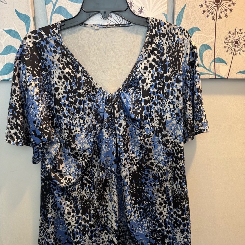 Women’s plus size 2X Stylish Blue and Black Women's Top short sleeves